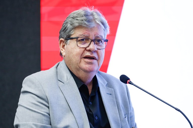 joao-azevedo-ironiza-criticas-sobre-falta-de-‘traquejo-politico’-e-‘de-que-nao-sorri’