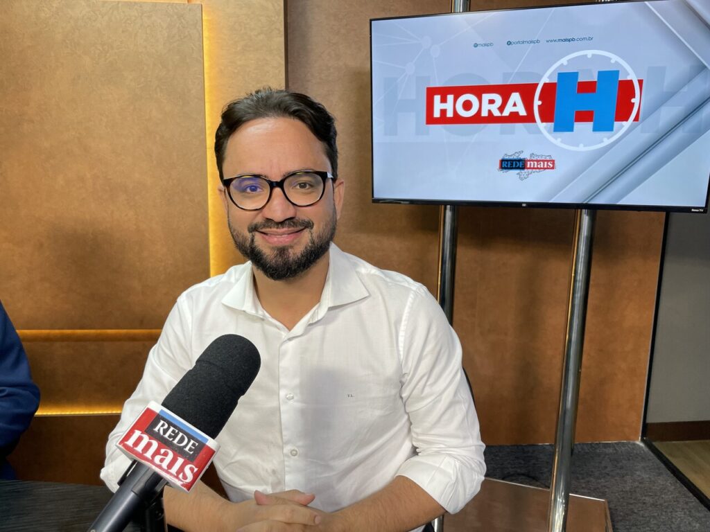 tiberio-rebate-camila:-“politica-nao-e-sentar-a-mesa-com-alguns-e-servir-familia’