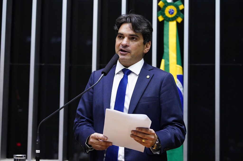 murilo-se-opoe-a-camila-e-cita-politicos-‘que-iam-a-bares’,-mas-sem-gestao