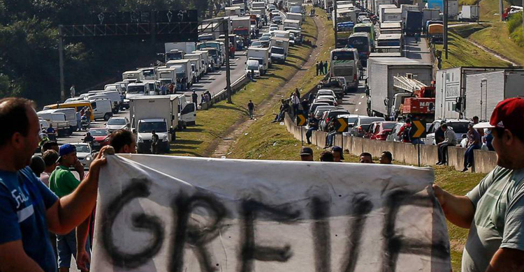 paralisacao:-caminhoneiros-querem-zerar-imposto-sobre-diesel