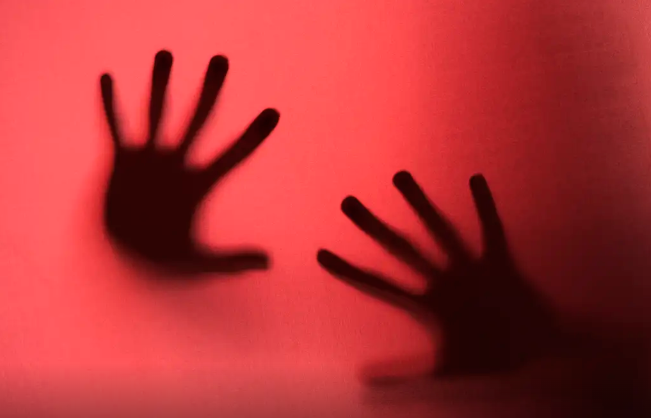 vicaricidio:-nova-tipificacao-de-crime-endurece-pena-contra-mulher-no-brasil