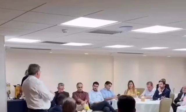 bastidores:-a-dois-dias-da-despedida-do-cargo,-joao-toma-‘cafe-quente’