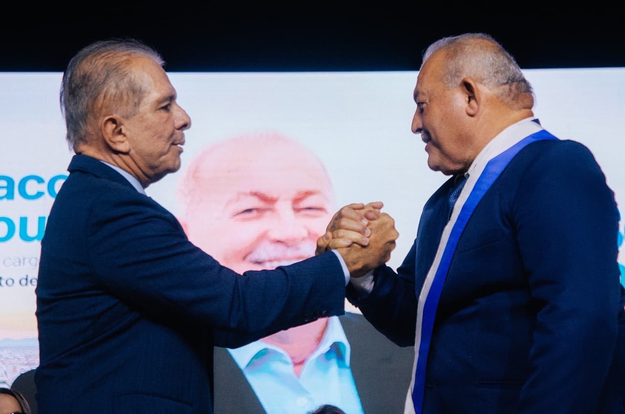 com-presenca-de-lucas,-nabor-renuncia-em-patos-e-fala-em-“fazer-mais-pela-paraiba”