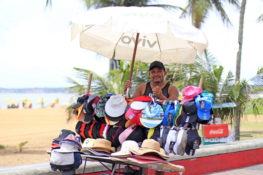 ambulantes-da-orla-terao-que-usar-cracha-de-identificacao