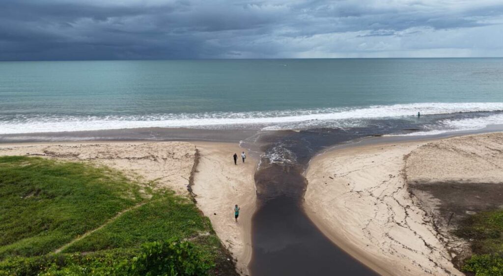 mancha-escura-volta-a-ser-vista-no-mar-entre-joao-pessoa-e-cabedelo